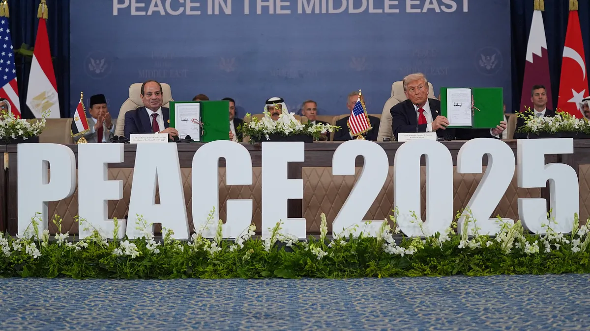 2025年10月13日,美國總統川普在埃及出席中東和平峰會,試圖結束以色列與哈馬斯在加薩地區的戰爭。(美聯社)