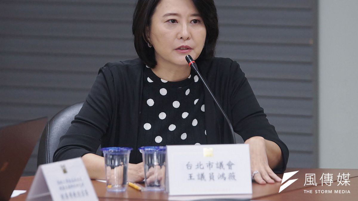 台北市議員王鴻薇(見圖)表示,在美豬標示不明的情況下,媽媽做飯也不會安心,且瘦肉精的篩劑很像驗孕棒,「未來媽媽幫小孩做飯時,要這樣拿著篩劑天天使用嗎?不會太荒唐嗎?」(盧逸峰攝) 台北市議員王鴻薇(見圖)表示,在美豬標示不明的情況下,媽媽做飯也不會安心,且瘦肉精的篩劑很像驗孕棒,「未來媽媽幫小孩做飯時,要這樣拿著篩劑天天使用嗎?不會太荒唐嗎?」(盧逸峰攝)