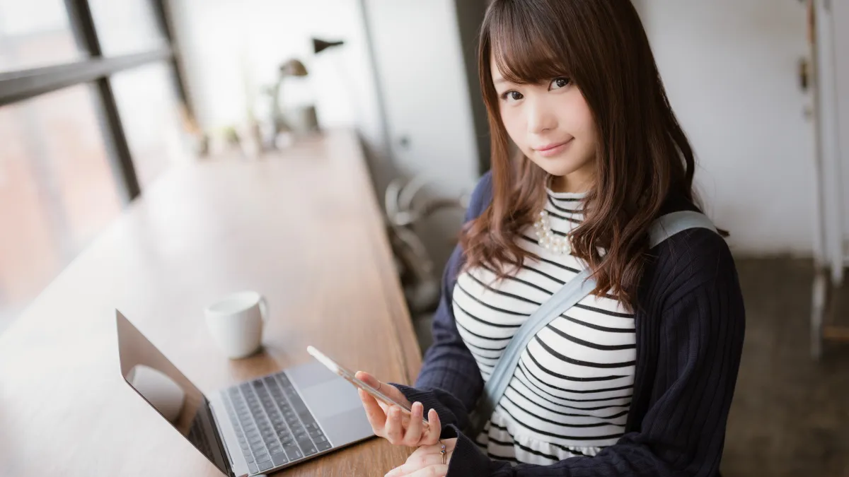 胸部大小跟罹癌機率無直接關聯。但胸部豐滿的女性若有腫瘤,可能比較不容易以觸診摸到。(示意圖非本人/pakutaso)
