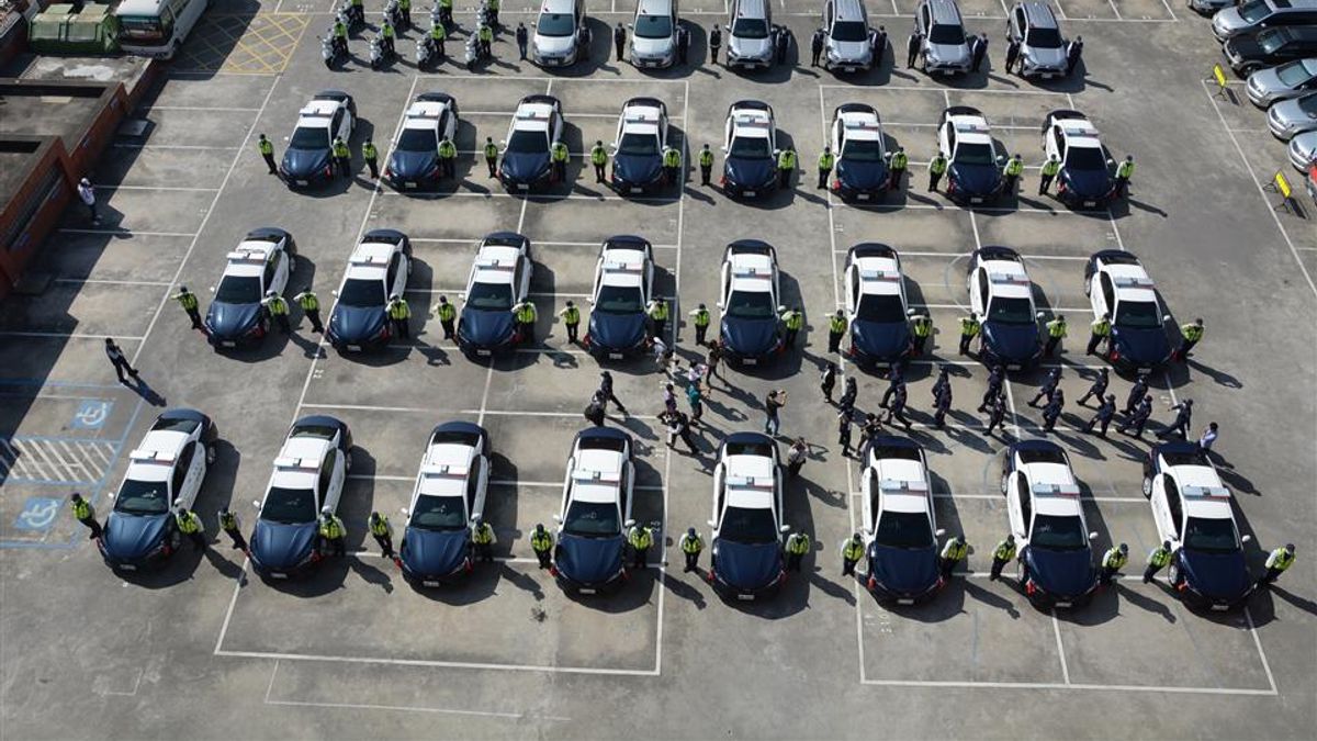 彰縣政府配合編列4,635萬元,總計編列1億3,410萬元,計採購汰換警用汽車134輛、機車246輛。(圖/彰化縣政府) 彰縣政府配合編列4,635萬元,總計編列1億3,410萬元,計採購汰換警用汽車134輛、機車246輛。(圖/彰化縣政府)