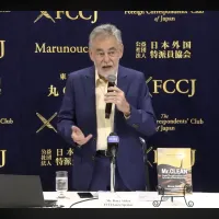 ロッキード事件で資金の運び屋を務めたブルース・エイトケン氏が会見を開き、当時の密輸の手口を明かすとともに、海外腐敗行為防止法を軽視する現代の米国の姿勢に警鐘を鳴らした。(写真/FCCJ提供) ロッキード事件で資金の運び屋を務めたブルース・エイトケン氏が会見を開き、当時の密輸の手口を明かすとともに、海外腐敗行為防止法を軽視する現代の米国の姿勢に警鐘を鳴らした。(写真/FCCJ提供)