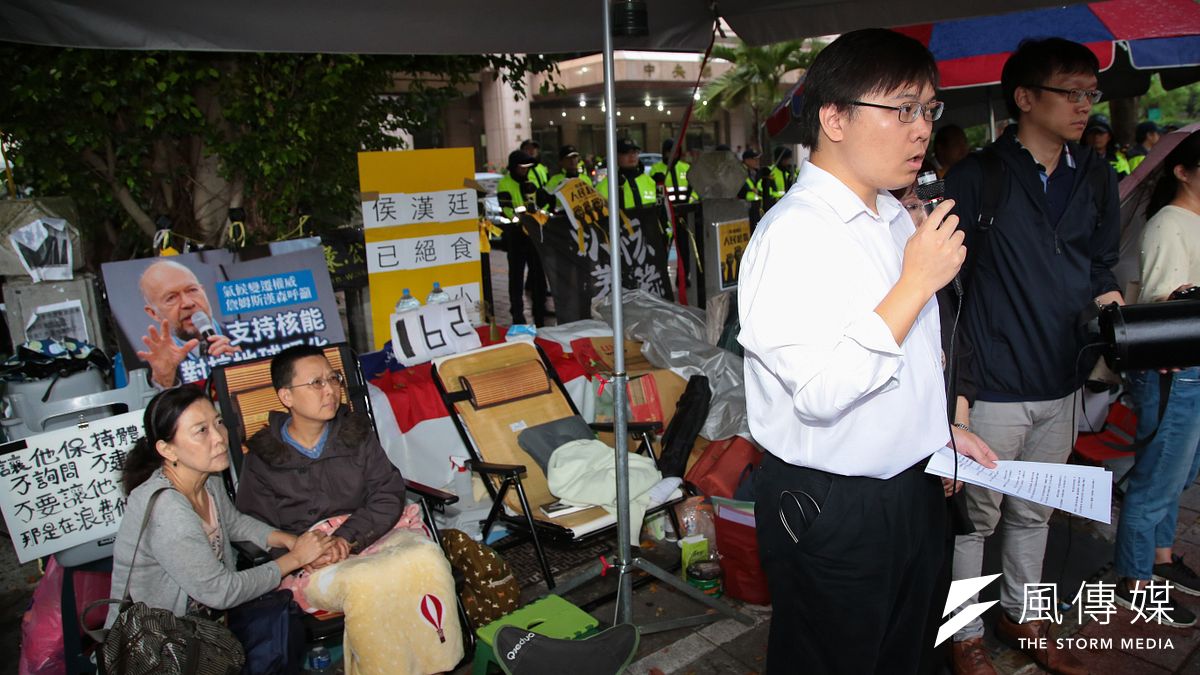 「以核養綠」公投通過,却沒能改變蔡政府的能源政策,圖為公投案領銜人黃士修。(顏麟宇攝) 「以核養綠」公投通過,却沒能改變蔡政府的能源政策,圖為公投案領銜人黃士修。(顏麟宇攝)