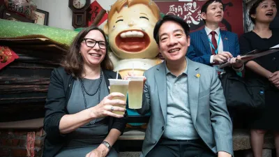 總統當選人、副總統賴清德陪同美國在台協會主席羅森伯格參訪台南。(總統府官網)