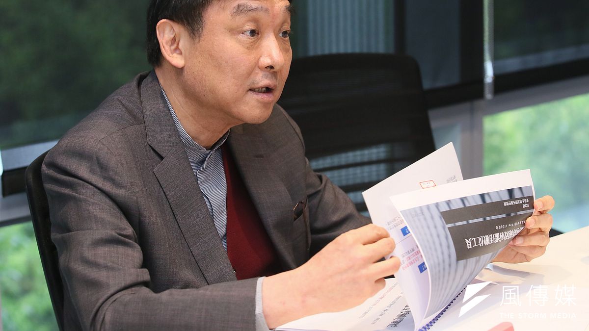 數位身分證(eID)換發日前宣告暫緩,東吳大學法研所兼任教授李念祖主張,政府應保留個人選擇「不換」的權利。(柯承惠攝) 數位身分證(eID)換發日前宣告暫緩,東吳大學法研所兼任教授李念祖主張,政府應保留個人選擇「不換」的權利。(柯承惠攝)