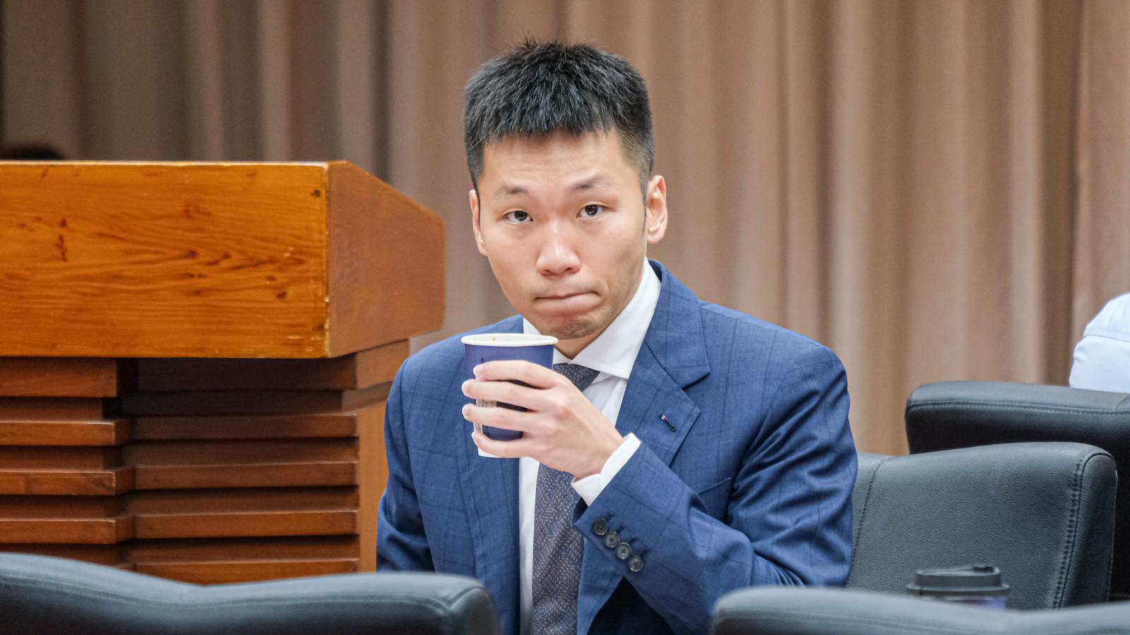 幕後》誰影響李洋?日媒封「超美人主播」 體育圈稱很恰的「地下部長」