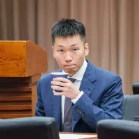 台湾の運動部(スポーツ省)の李洋部長(スポーツ相、写真)は、五輪金メダリストとしてSNSで高い人気を集める一方、スポーツ界では異なる評価も聞かれる。(劉偉宏撮影) 台湾の運動部(スポーツ省)の李洋部長(スポーツ相、写真)は、五輪金メダリストとしてSNSで高い人気を集める一方、スポーツ界では異なる評価も聞かれる。(劉偉宏撮影)