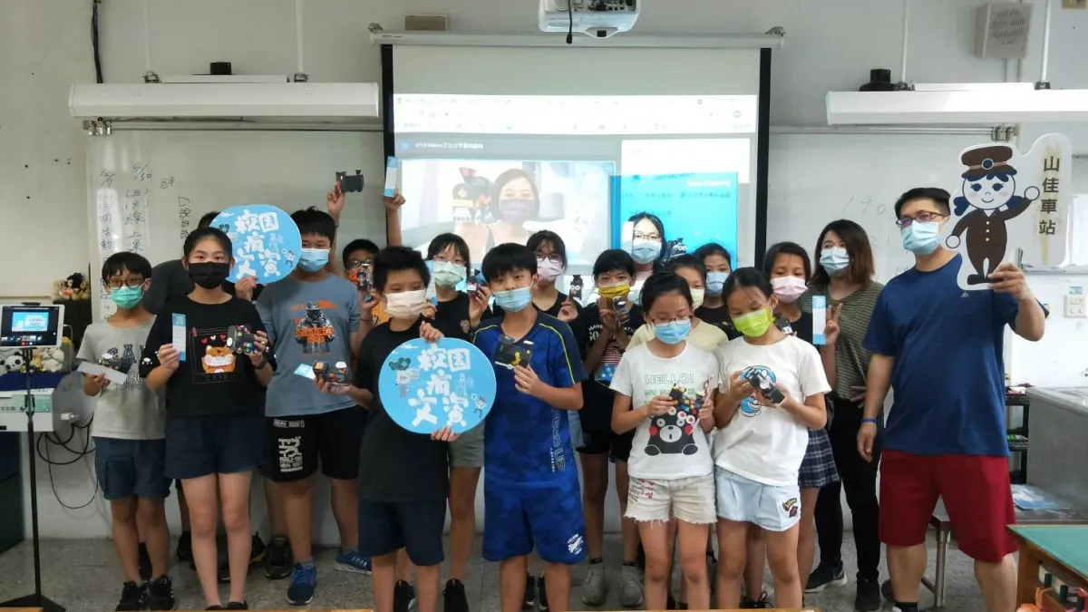 9月30日文化局帶領樹林山佳國小學生認識在地市定古蹟「山佳車站」。(圖/新北市政府)