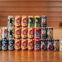 ヤッホーブルーイングは限定ビールや特製グッズを詰め合わせた数量限定の「マジ福袋2027」を11月3日より公式通販サイトで発売する。(写真/株式会社ヤッホーブルーイング ヤッホー広め隊(広報)提供) ヤッホーブルーイングは限定ビールや特製グッズを詰め合わせた数量限定の「マジ福袋2027」を11月3日より公式通販サイトで発売する。(写真/株式会社ヤッホーブルーイング ヤッホー広め隊(広報)提供)