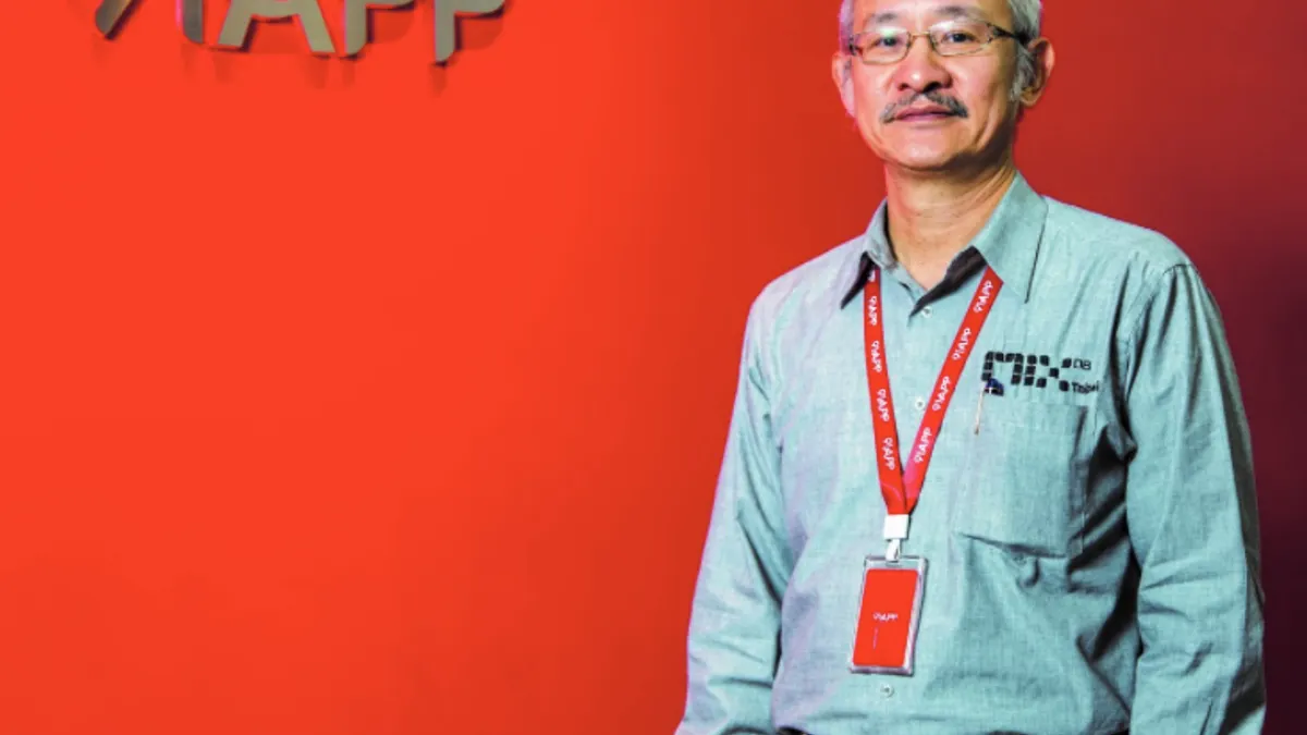 擁有35年軟體開發經驗,今年60歲的李智樺加入91APP擔任「總經理室敏捷教練」,這是他第19份工作,期間總是被挖角,幾乎沒有投過一次履歷。91APP為什麼找上他?而敏捷教練又做些什麼?(圖/吳晴中攝影) 擁有35年軟體開發經驗,今年60歲的李智樺加入91APP擔任「總經理室敏捷教練」,這是他第19份工作,期間總是被挖角,幾乎沒有投過一次履歷。91APP為什麼找上他?而敏捷教練又做些什麼?(圖/吳晴中攝影)