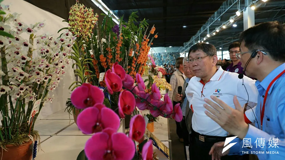 台北市長柯文哲5日下午於台南參觀「2017台灣國際蘭展」。(北市府提供)