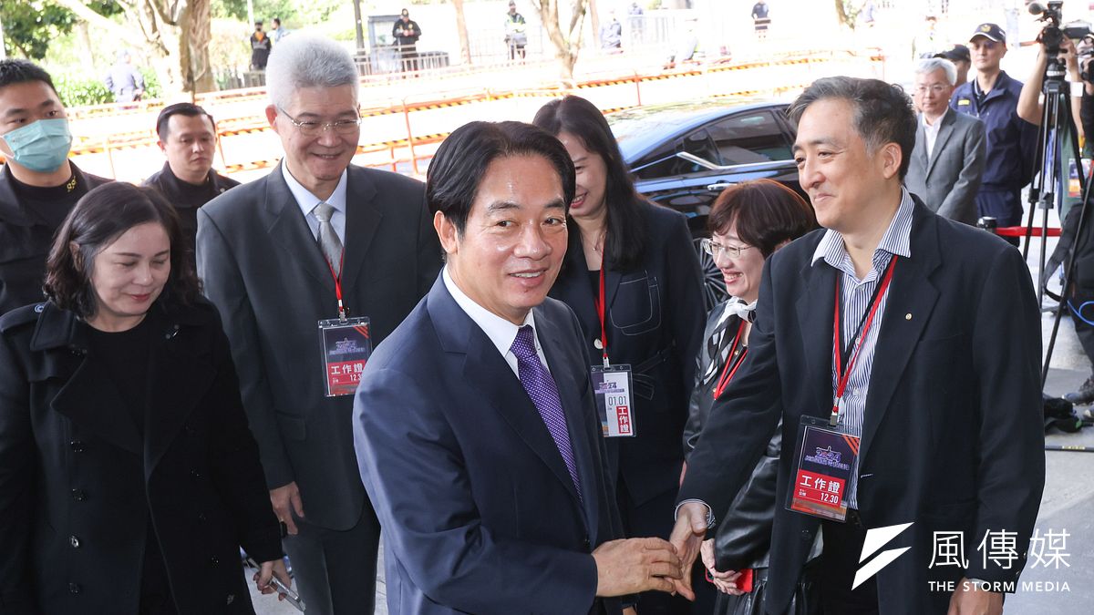 作者指出,民進黨總統候選人賴清德在總統辯論時竟脫口而出「把中華民國視為護國神山是種災難」,雖然事後他辯稱是「口誤」,漏掉了「憲法」二字,那就不免令人納悶,他今天參選總統,難道不是根據「中華民國憲法」而來?(資料照,顏麟宇攝) 作者指出,民進黨總統候選人賴清德在總統辯論時竟脫口而出「把中華民國視為護國神山是種災難」,雖然事後他辯稱是「口誤」,漏掉了「憲法」二字,那就不免令人納悶,他今天參選總統,難道不是根據「中華民國憲法」而來?(資料照,顏麟宇攝)