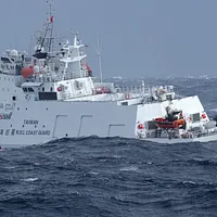 日本の防衛省は、中国海警船の活動を注視している。写真は、台湾東部の花蓮沖で中国海警船を追跡する台湾海巡署の艦艇。(写真/AP通信) 日本の防衛省は、中国海警船の活動を注視している。写真は、台湾東部の花蓮沖で中国海警船を追跡する台湾海巡署の艦艇。(写真/AP通信)