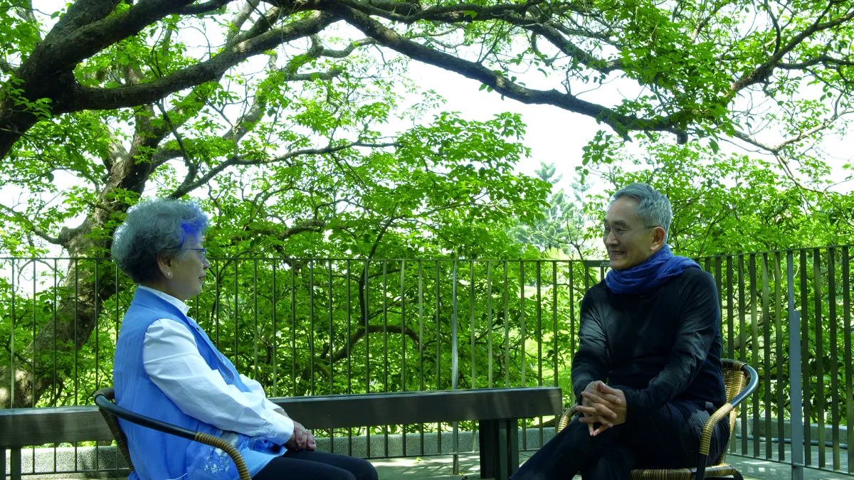 簡靜惠(圖左)、林懷民(圖右)對談畫面。(圖/洪建全基金會提供)