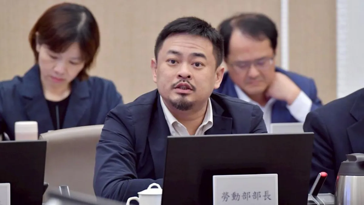 針對美國對台課徵關稅恐帶來的衝擊,勞動部啟動配套措施。圖為勞動部長洪申翰。(行政院提供)
