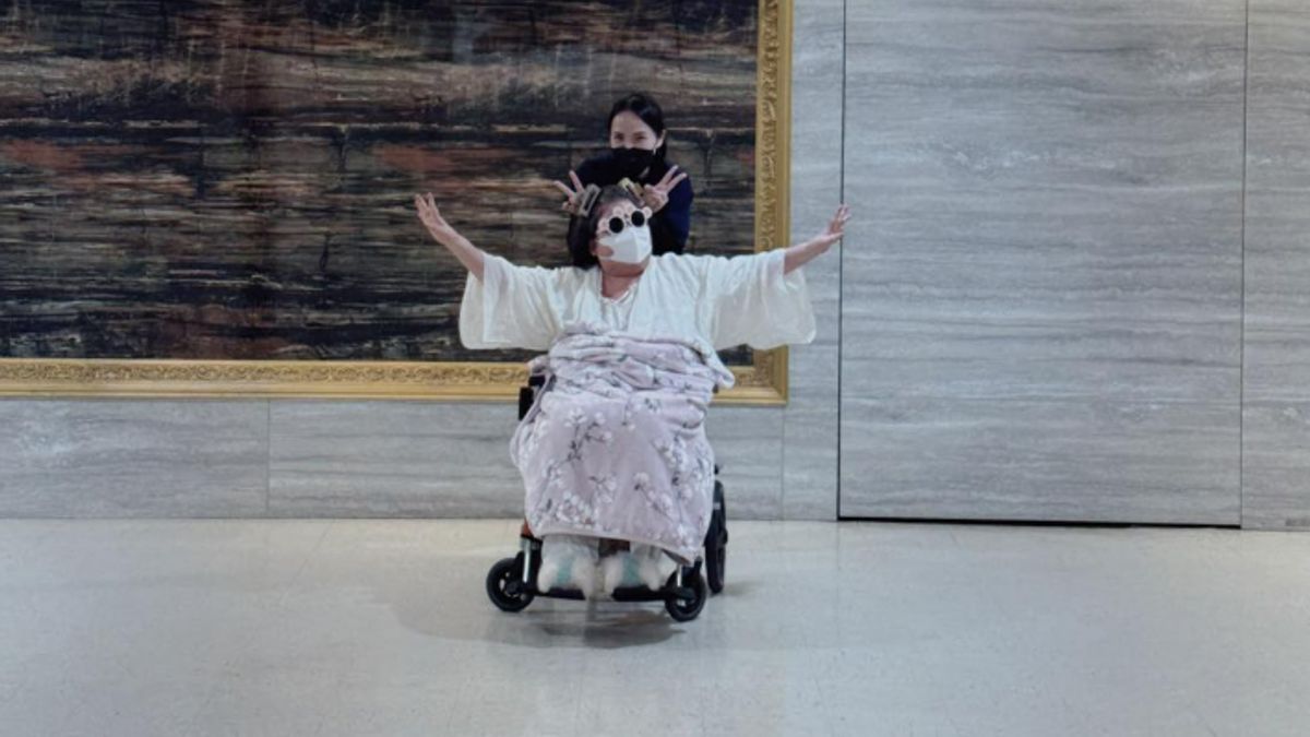 陳文茜連打3個月類固醇自嘲「醜到變形」 大方曬輪椅照:放下外相才得自由