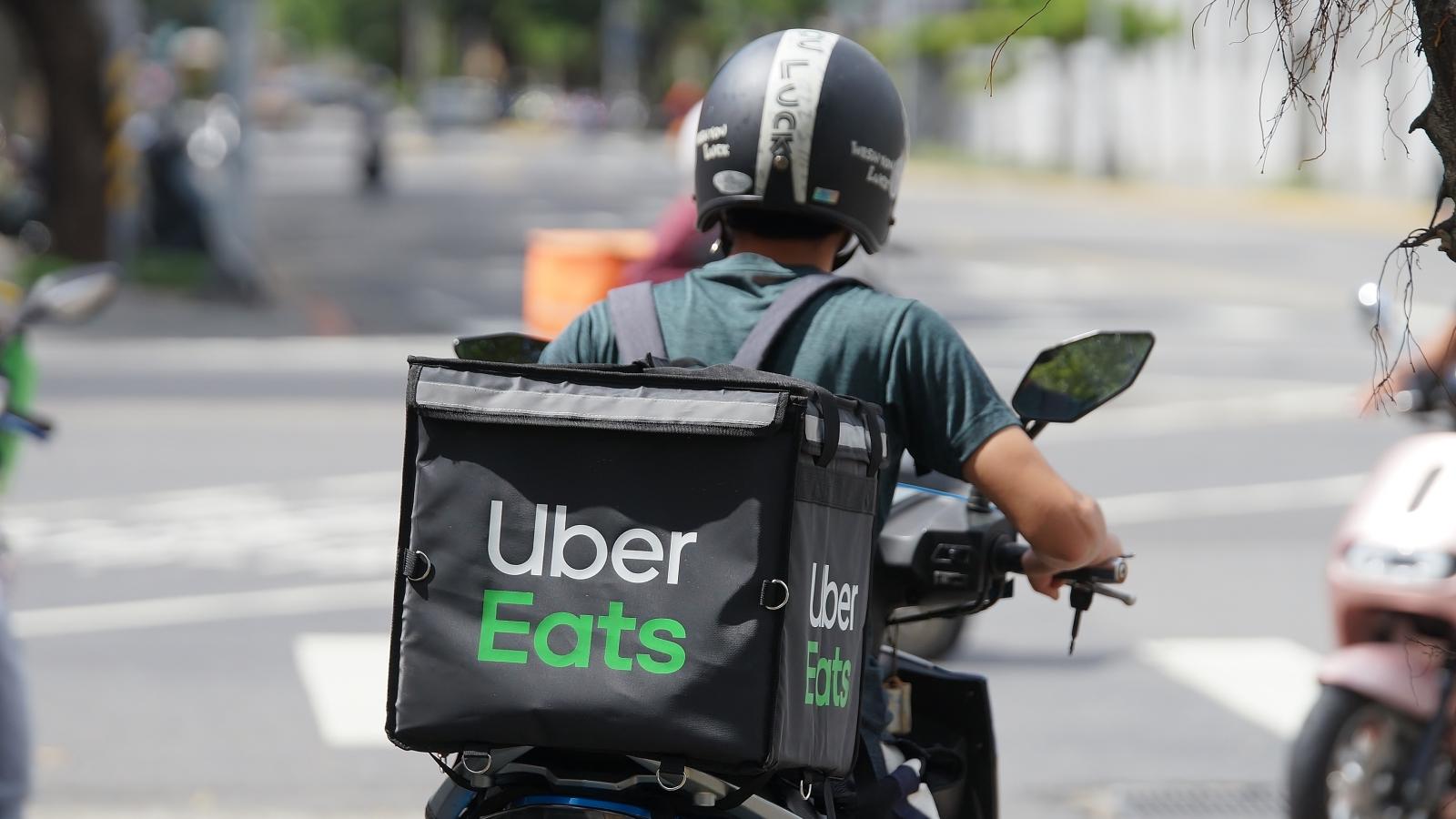 外送專法上路僅2周 工會控「血汗錢被偷走」 Uber Eats回應了