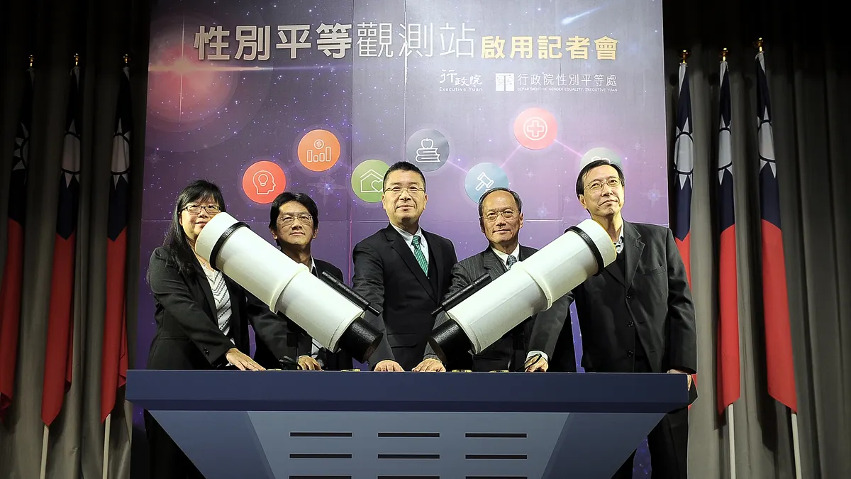 「性平觀測站」9日舉行上線記者會,行政院性平處代理處長吳秀貞是唯一出席的女性官員。(行政院提供) 「性平觀測站」9日舉行上線記者會,行政院性平處代理處長吳秀貞是唯一出席的女性官員。(行政院提供)