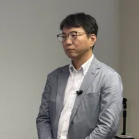 世界の海底ケーブル市場を支える三大サプライヤーの一角を占めるNEC。通信容量を飛躍的に拡大するマルチコア光ファイバ技術と経済安全保障に向けたリスク管理体制を両輪に、地政学的リスクが高まる中、国際海底通信網の強靱化を推進している。(黄信維撮影) 世界の海底ケーブル市場を支える三大サプライヤーの一角を占めるNEC。通信容量を飛躍的に拡大するマルチコア光ファイバ技術と経済安全保障に向けたリスク管理体制を両輪に、地政学的リスクが高まる中、国際海底通信網の強靱化を推進している。(黄信維撮影)