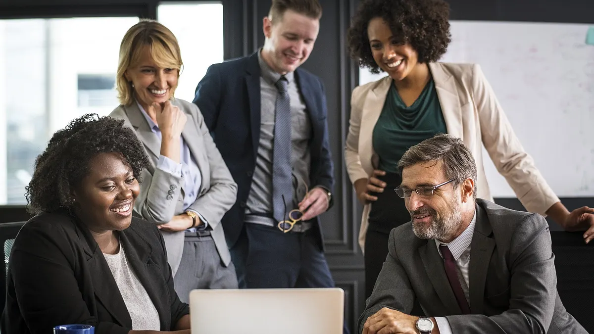 活用英文溝通策略,讓你不管在職場或社交上都能如魚得水。(圖/取自pixabay) 活用英文溝通策略,讓你不管在職場或社交上都能如魚得水。(圖/取自pixabay)