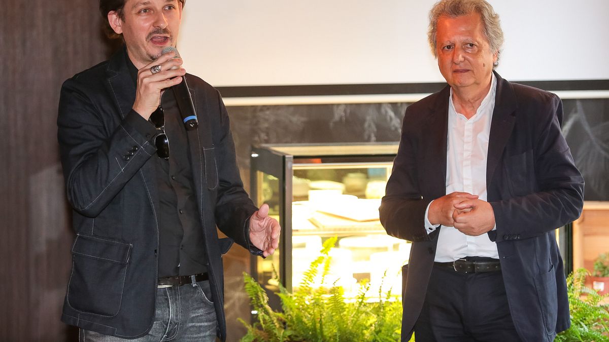 無國界記者組織台北辦事處執行長艾瑋昂(左)與無國界記者法國總部主席韓石。(資料照,顏麟宇攝) 無國界記者組織台北辦事處執行長艾瑋昂(左)與無國界記者法國總部主席韓石。(資料照,顏麟宇攝)