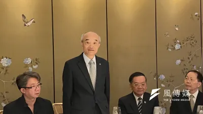 關於川普對等關稅政策可能對台灣及全球經濟的影響,上市櫃公司協會最新調查出爐。圖左至右依序為上市櫃公司協會創辦人施明豪、榮譽理事長蔡榮騰、政治大學國關中心兼任研究員陳德昇、華信統領企管總經理袁明仁。(林彥呈攝)