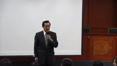 針對慰安婦議題,前總統馬英九認為,慰安婦是被迫的而且人數很多,都已經被證明了幾十年了。(取自東吳大學Youtube頻道)