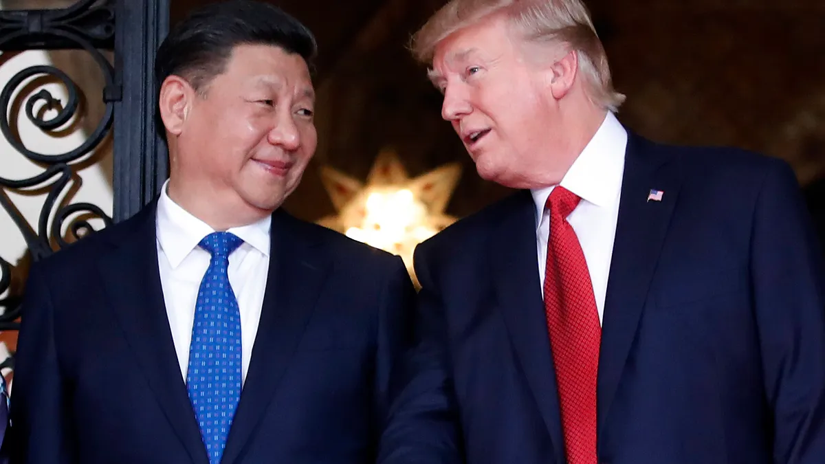 中美進一步擴大衝突、短兵相接(更具威脅性的傳統型戰爭)的可能性不容小覷,而台灣將可能是促成兩強交鋒的催化劑。換句話說,台灣將是中美纏鬥甚至兵戎相見的關鍵因素。圖右是中國領導人習近平,圖左是美國總統川普。(美聯社)