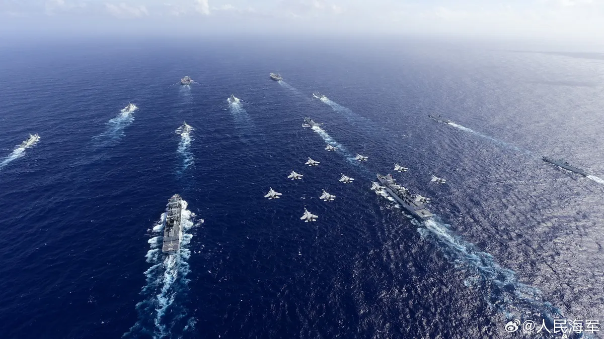 2024年10月,中國海軍的遼寧艦與山東艦進行雙航母編隊遠洋演練。(人民海軍官方微博) 2024年10月,中國海軍的遼寧艦與山東艦進行雙航母編隊遠洋演練。(人民海軍官方微博)