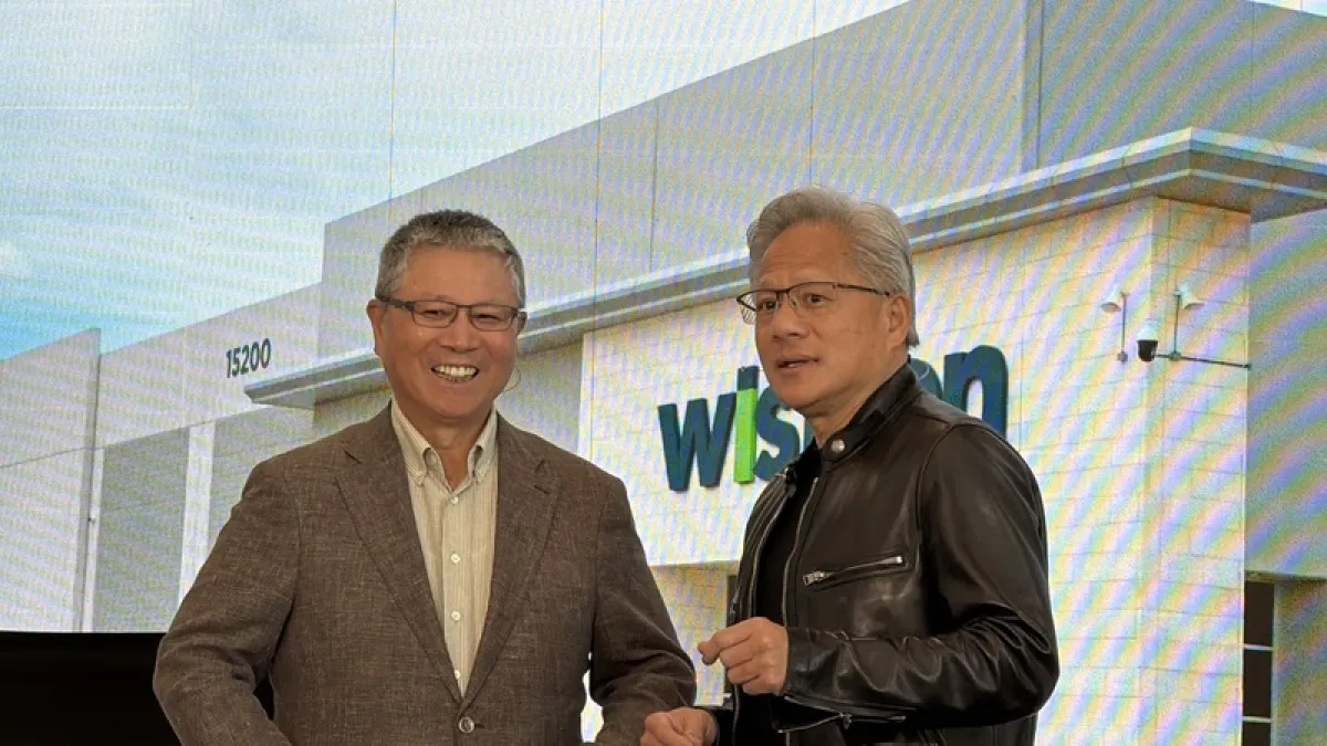Wistron's new D1 facility in Dallas, Texas, held its grand opening ceremony, with Wistron Chairman Jeff Lin (Charles Lin) (left) and NVIDIA founder and CEO Jensen Huang (right) jointly unveiling the plant. (CNA)