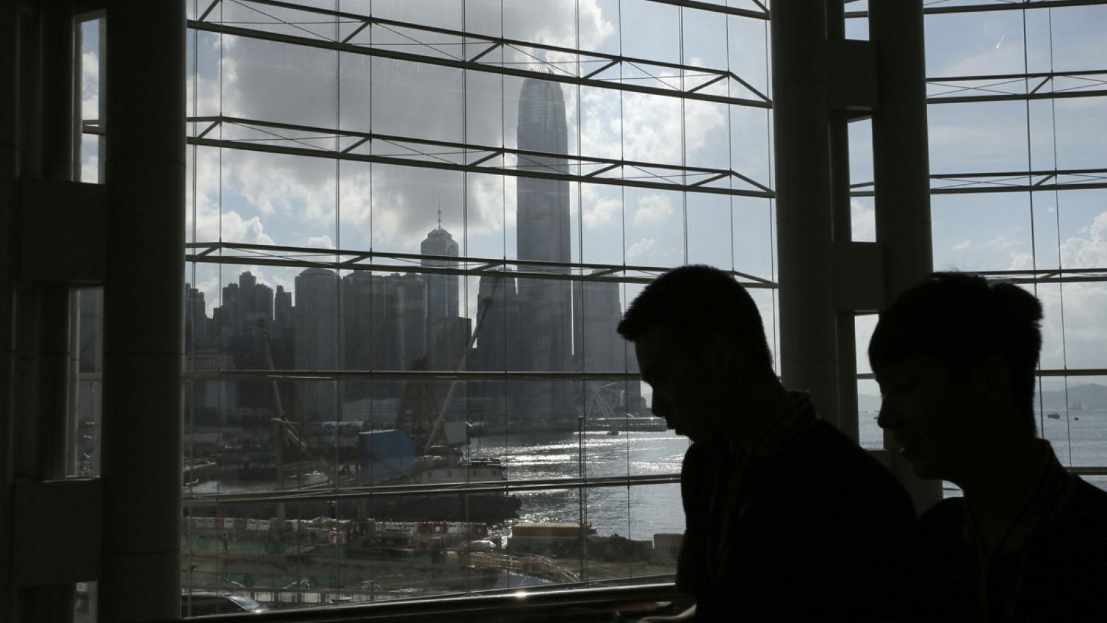 賴文輝觀點:苦等30年才能拿身分證,香港人移民台灣變「孤兒」?