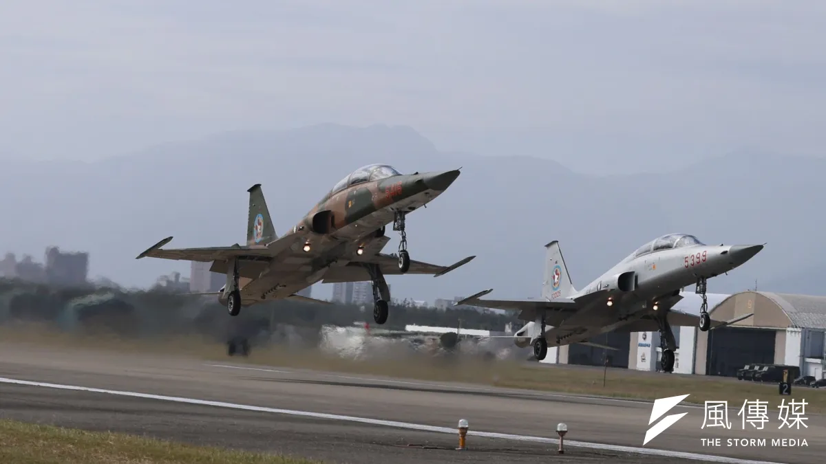 圖為國軍F-5 型戰機起飛。(柯承惠攝)