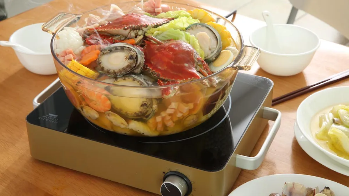 食補燉湯就是看VISIONS秀。(圖/康寧公司提供)