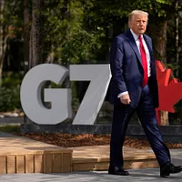 アメリカのトランプ大統領は、カナダで行われたG7サミットを早めに退席し、アメリカの対イラン戦争計画のためにワシントンに急ぎ戻ったと外部は見ている。(AP通信) アメリカのトランプ大統領は、カナダで行われたG7サミットを早めに退席し、アメリカの対イラン戦争計画のためにワシントンに急ぎ戻ったと外部は見ている。(AP通信)