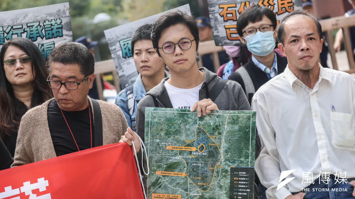 大社環境守護聯盟出席「經濟部背信毀諾 大社工業區應降乙編」記者會。(簡必丞攝)