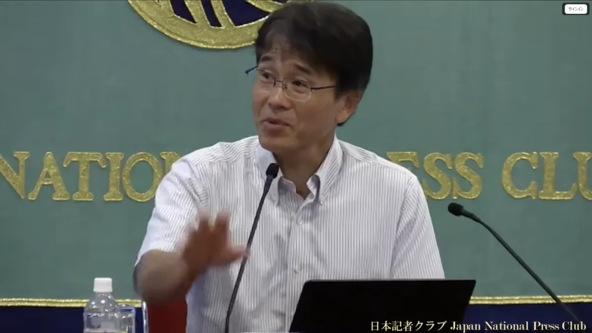 遠田晋次教授は2026年熊本地震の詳細な発生メカニズムを解説し、未破壊の八代海区間における津波リスクと、線状インフラを断層変位から守る抜本的な対策の急務を訴えた。(写真/日本記者クラブ提供)