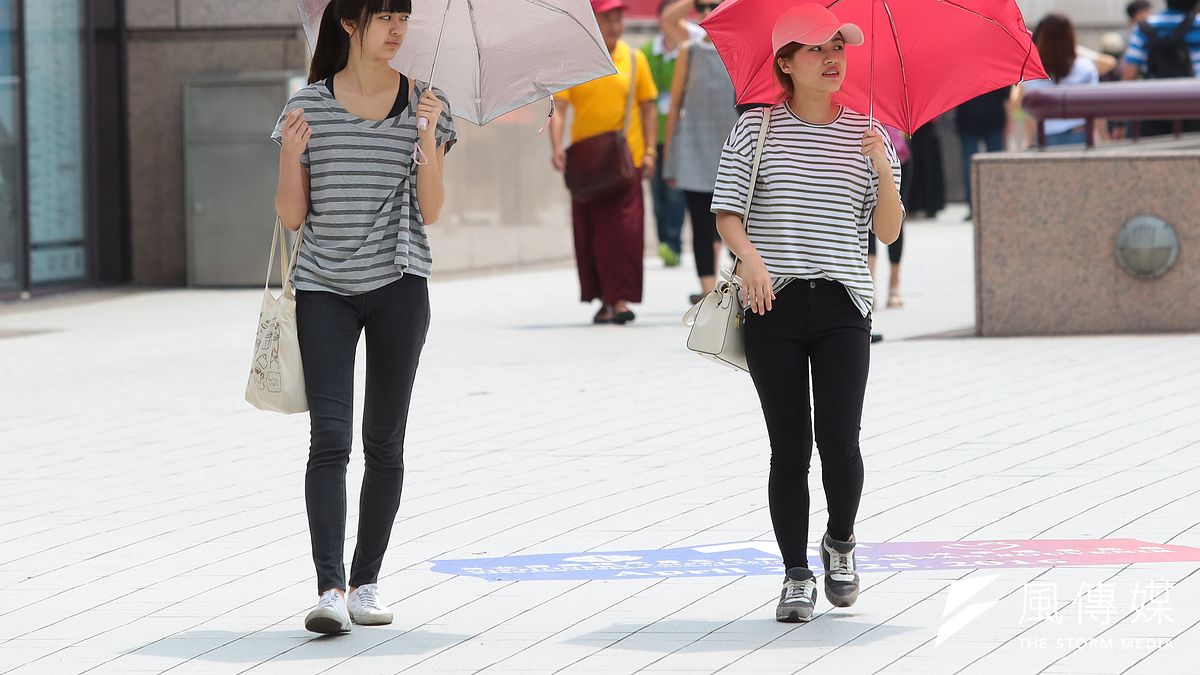 台北23日天氣炎熱(顏麟宇攝) 台北23日天氣炎熱(顏麟宇攝)