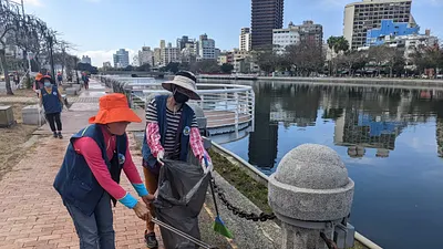 環保局巡守隊執行淨溪、巡檢。(圖/高市環保局提供)