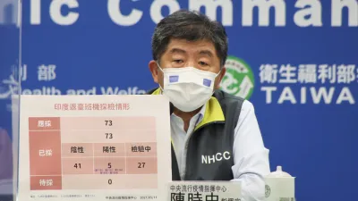 一年防守破功,中央防疫指揮官陳時中宣布「國內正式進入社區感染」。(疫情指揮中心提供)