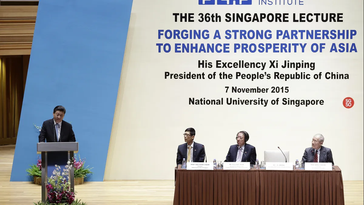 習近平訪問新加坡,在新加坡大學演講。(美聯社)