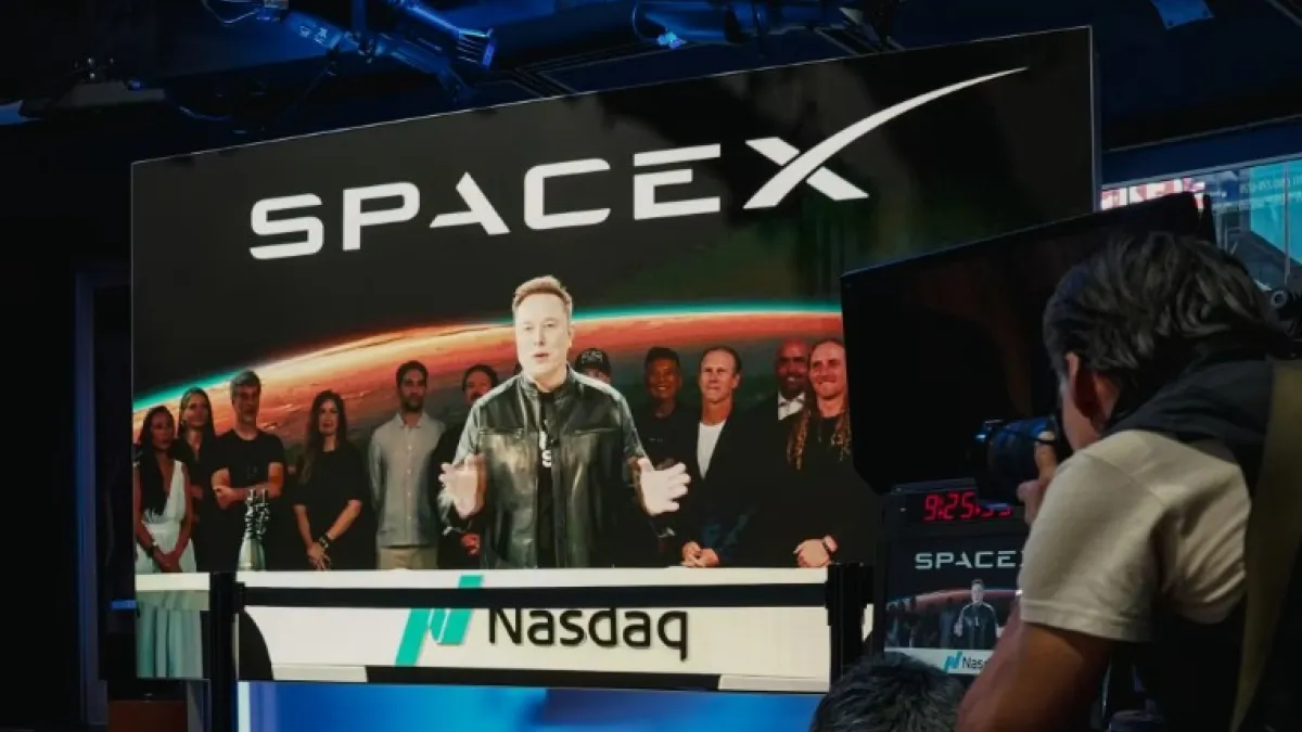 SpaceX 掛牌上市當天,馬斯克人雖在德州,仍透過遠端連線發表談話。(圖片來源:華爾街日報)