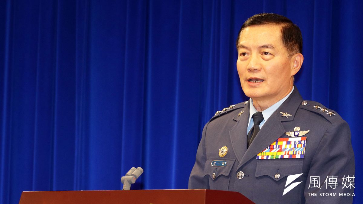 針對對美戰機軍購案,國防部7日召開臨時召開記者會,進一步表明立場。圖為國防部軍政副部長沈一鳴上將。(蘇仲泓攝) 針對對美戰機軍購案,國防部7日召開臨時召開記者會,進一步表明立場。圖為國防部軍政副部長沈一鳴上將。(蘇仲泓攝)