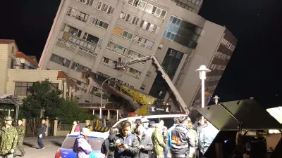 花蓮發生大地震,雲門翠堤發生傾倒狀況。(花蓮港長老教會牧師林維道提供)