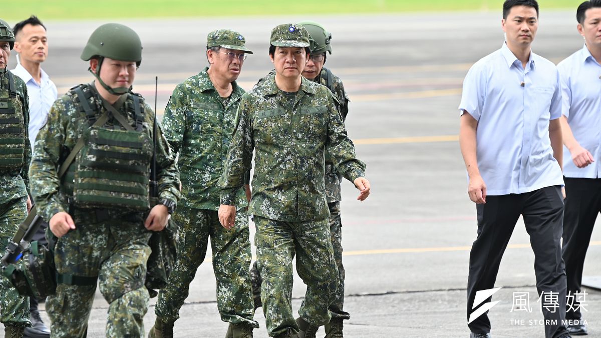 総統賴清德が「17カ条」を打ち出した後、「小漢光」演習、日本の元自衛隊統合幕僚長の岩崎茂が行政院顧問に就任、さらに志願役の給与引き上げなど、一連の軍事的な動きを見せた。(陳昱凱撮影) 総統賴清德が「17カ条」を打ち出した後、「小漢光」演習、日本の元自衛隊統合幕僚長の岩崎茂が行政院顧問に就任、さらに志願役の給与引き上げなど、一連の軍事的な動きを見せた。(陳昱凱撮影)