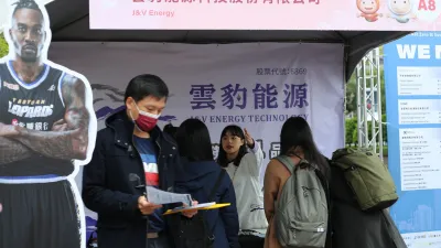 雲豹能源參與台灣淨零永續暨台北能源產業就業博覽會,吸引大批民眾詢問。(圖/雲豹能源提供)