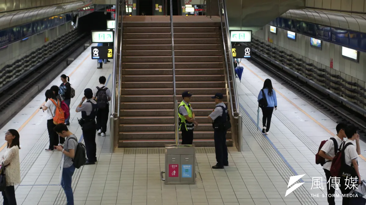 台北捷運再發生隨機砍人事件,警方加強巡邏。(資料照/余志偉攝)