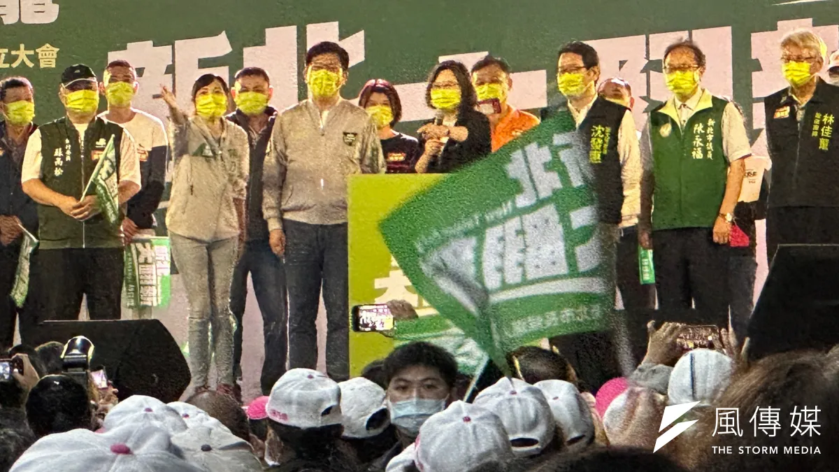 民進黨新北市長參選人林佳龍13舉辦新店競選總部成立晚會,總統蔡英文也親臨現場助選。(蔡宜彣攝)