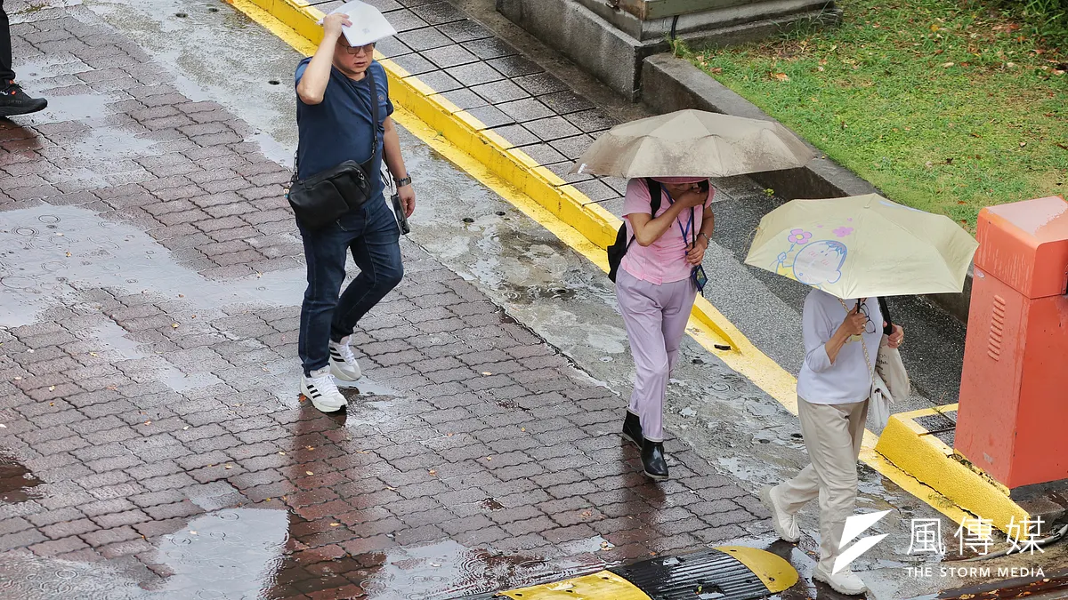 中央気象署によると、明日と23日が最も影響を受け、東半部、基隆北海岸、屏東、各山岳地域では局地的な大雨または豪雨の恐れがある。(写真/柯承惠氏提供) 中央気象署によると、明日と23日が最も影響を受け、東半部、基隆北海岸、屏東、各山岳地域では局地的な大雨または豪雨の恐れがある。(写真/柯承惠氏提供)