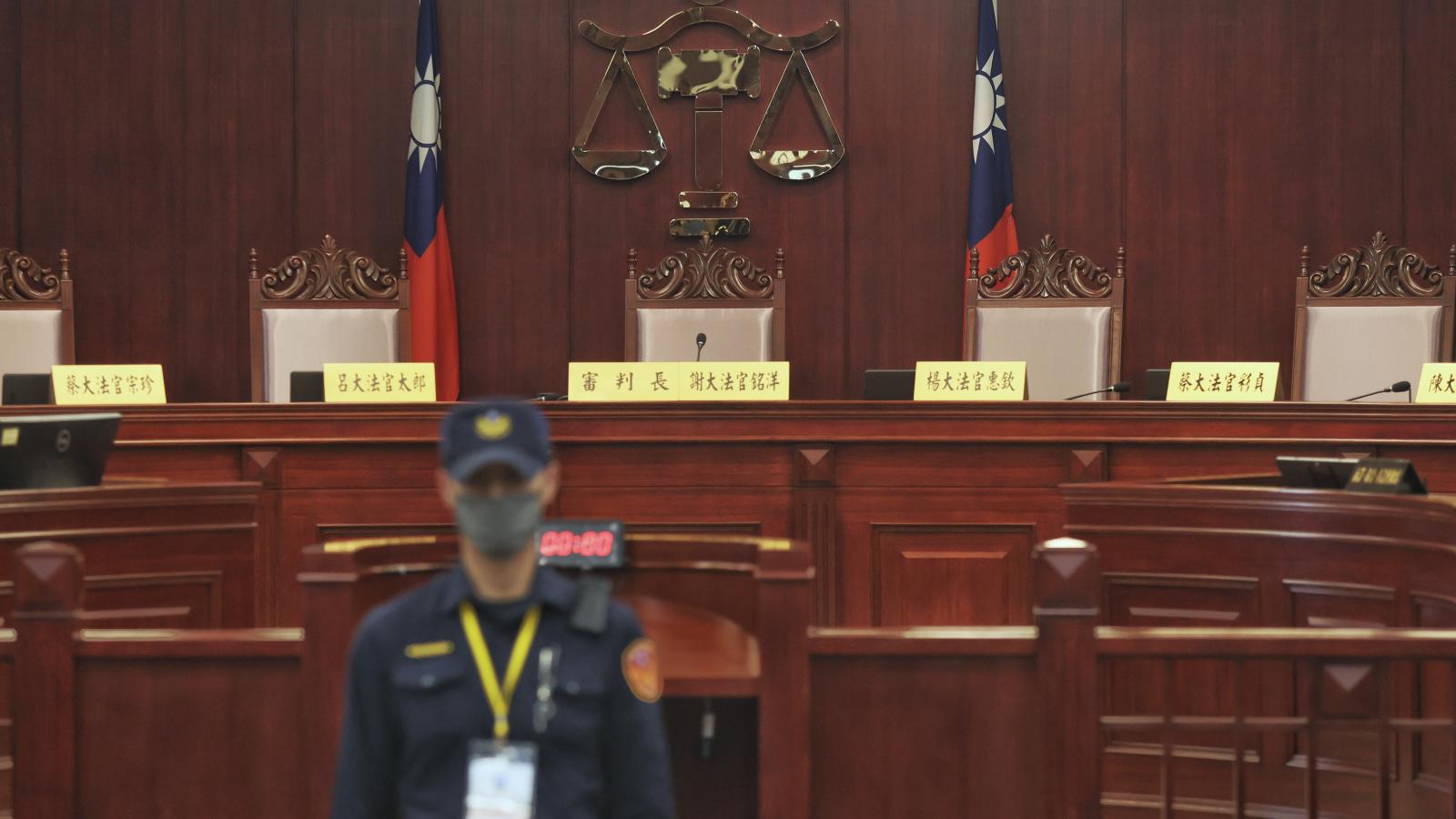 莊勝榮觀點:違憲的憲法法庭及強化國會助理