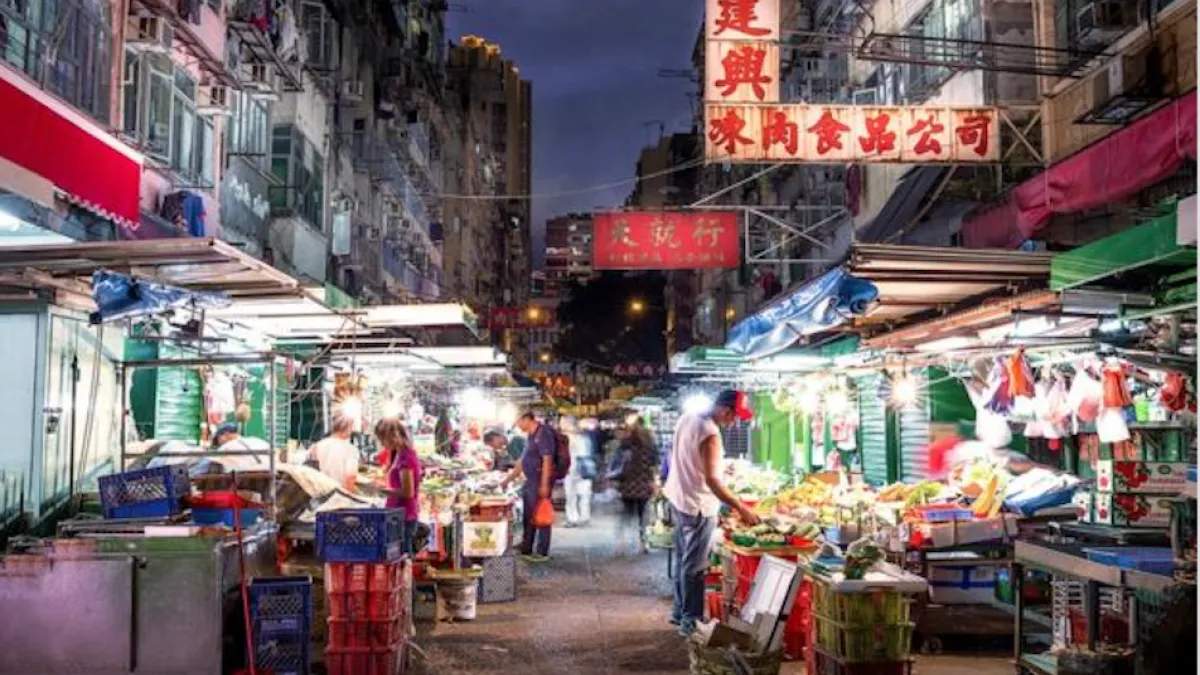 老香港仍然存在,但每一天都不同(油麻地街市)。(BBC中文網)