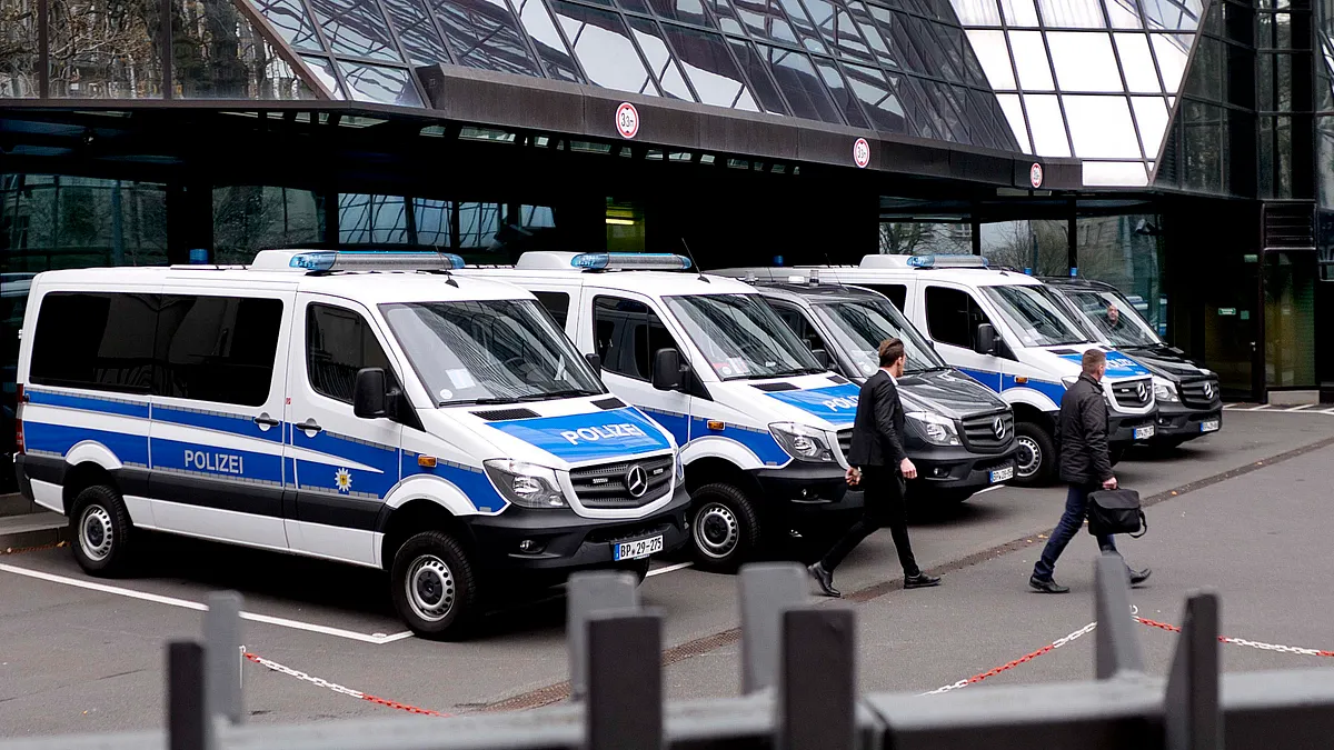 2018年11月29日,德國最大銀行「德意志銀行」法蘭克福總部遭到警方大舉突襲搜索。(AP) 2018年11月29日,德國最大銀行「德意志銀行」法蘭克福總部遭到警方大舉突襲搜索。(AP)